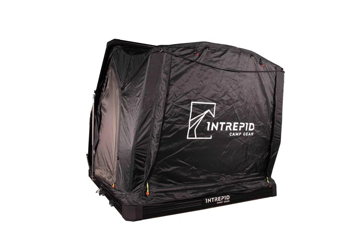 Intrepid Dachzelt GEO 2.5 - bis 2 Personen
✔ unglaublich flach mit nur 17 cm Höhe im zusammengeklappten Zustand 
✔ mit einer sagenhaften Raumhöhe von knapp 150 cm dank der außergewöhnlichen Konstruktion
✔ in nur 60 Sekunden auf- und abgebaut 
✔ robuste Aluminium-Hartschale mit Wabenkonstruktion 
✔ super leicht mit gerade einmal 72kg 
